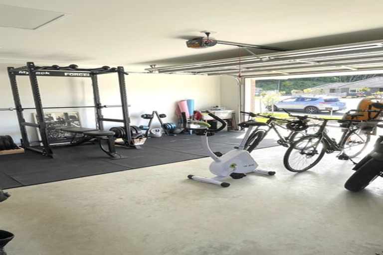 Photo of property in 17 Mooring Close, Whitby, Porirua, 5024