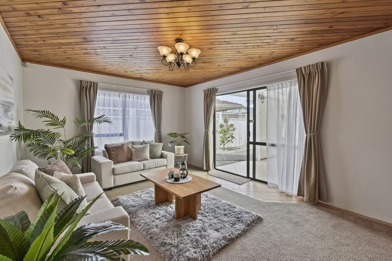 Photo of property in 147 Walter Strevens Drive, Conifer Grove, Takanini, 2112