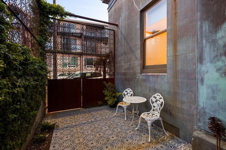 Photo of property in 29 Queen Street, New Plymouth, 4310