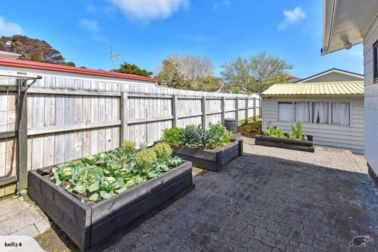 Photo of property in 17 Mellsop Avenue, Waiuku, 2123