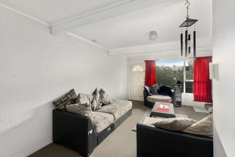 Photo of property in 17 Glen Road, Stokes Valley, Lower Hutt, 5019