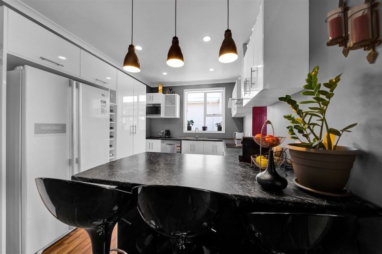 Photo of property in 15 Clifford Street, Hawera, 4610