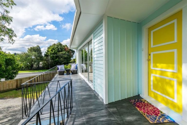 Photo of property in 2 Taioma Crescent, Te Atatu Peninsula, Auckland, 0610