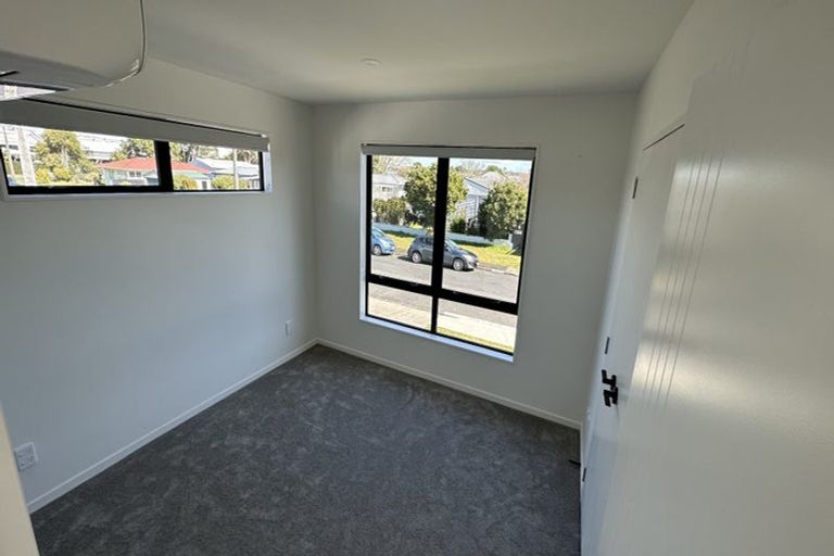 Photo of property in 1/5 Hikurangi Street, Te Atatu Peninsula, Auckland, 0610