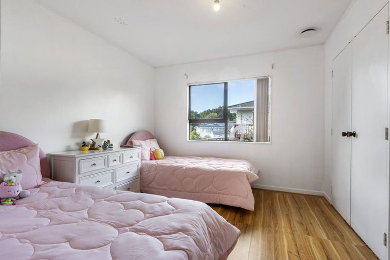 Photo of property in 2/16 Caribbean Drive, Unsworth Heights, Auckland, 0632