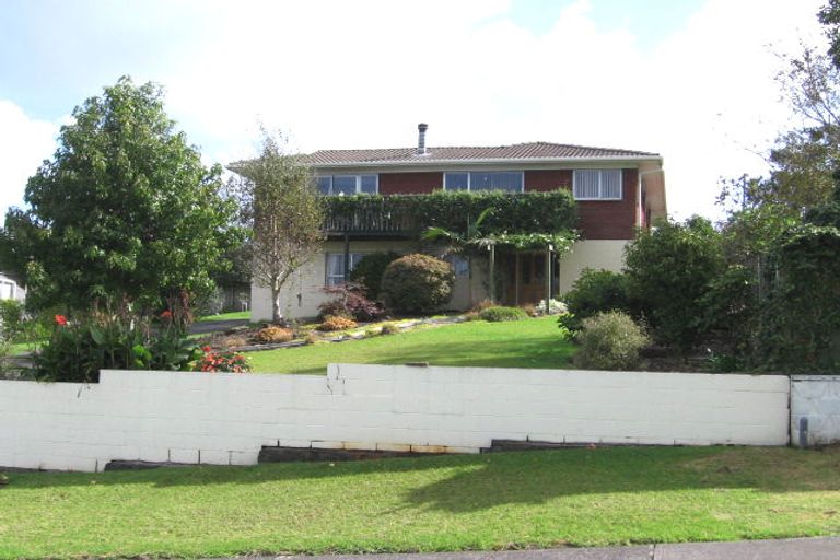Photo of property in 3 Cyclarama Crescent, Massey, Auckland, 0614