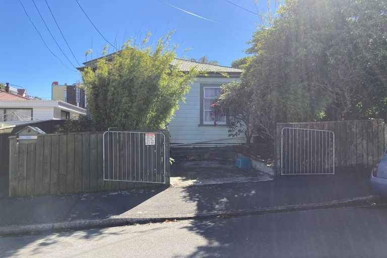 Photo of property in 5 Mckinley Crescent, Brooklyn, Wellington, 6021