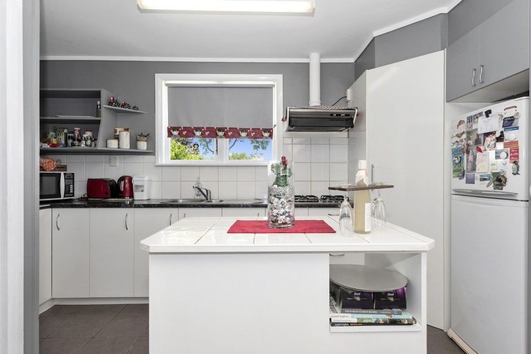 Photo of property in 51 Kenney Crescent, Fairfield, Hamilton, 3214