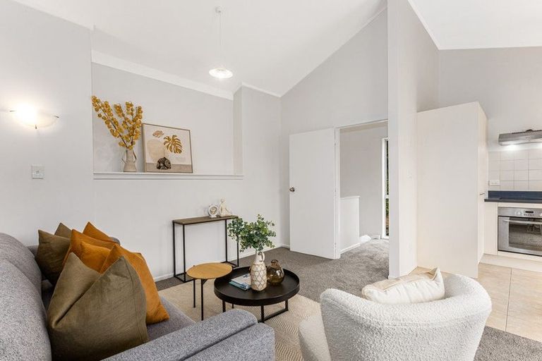 Photo of property in 9/124 Redwood Avenue, Tawa, Wellington, 5028