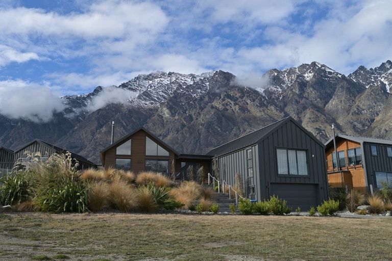 Photo of property in 5 Falconer Rise, Jacks Point, Queenstown, 9371