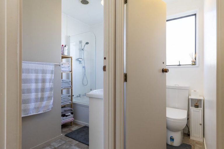 Photo of property in 71b Grace Crescent, Richmond Heights, Taupo, 3330