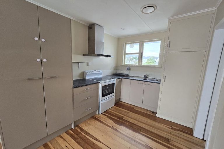 Photo of property in 10 York Place, Cannons Creek, Porirua, 5024