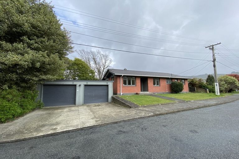 Photo of property in 10 Vista Crescent, Maoribank, Upper Hutt, 5018