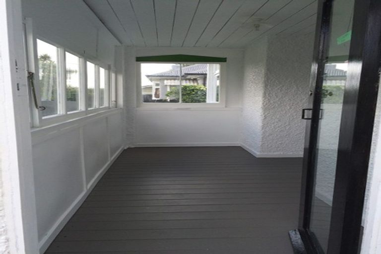 Photo of property in 9 Chelwood Street, Takaro, Palmerston North, 4412