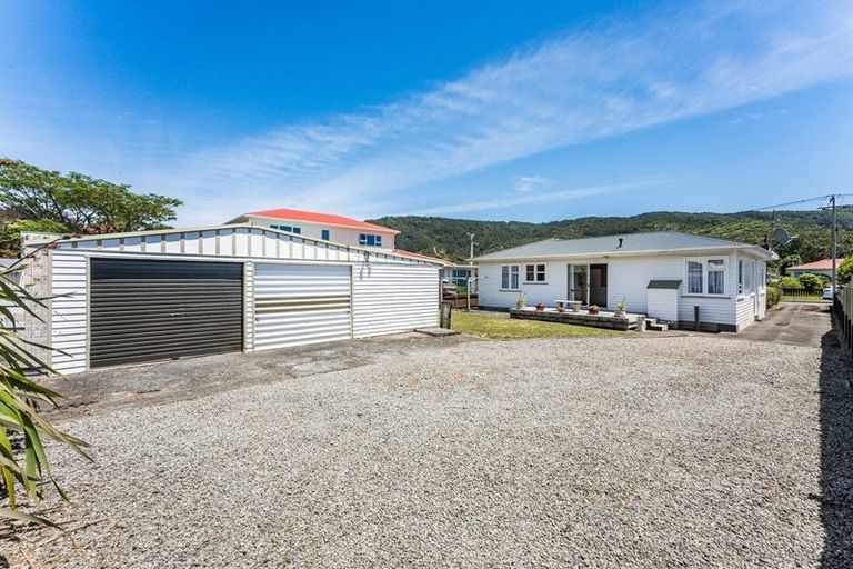 Photo of property in 53 Peel Place, Wainuiomata, Lower Hutt, 5014