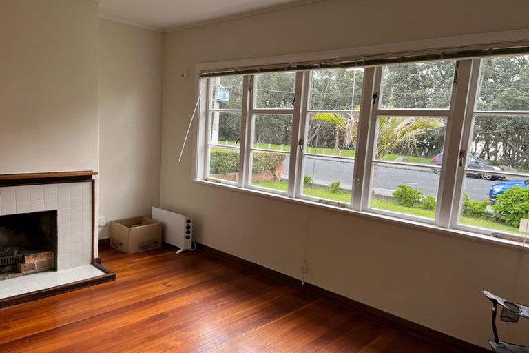 Photo of property in 71 Harbour View Road, Point Chevalier, Auckland, 1022