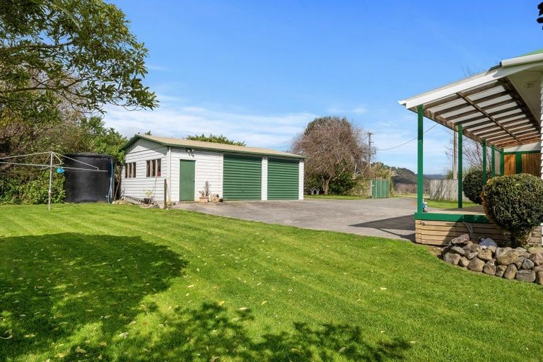 Photo of property in 35 North Manakau Road, Manakau, Levin, 5573
