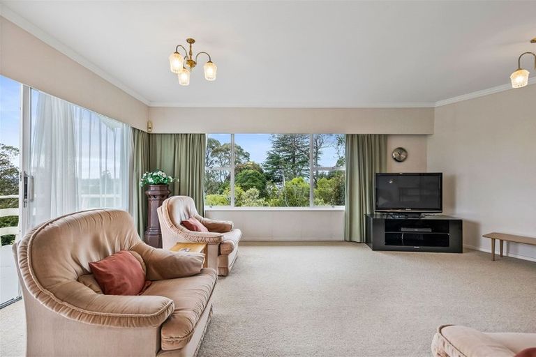Photo of property in 20 Chivalry Road, Glenfield, Auckland, 0629
