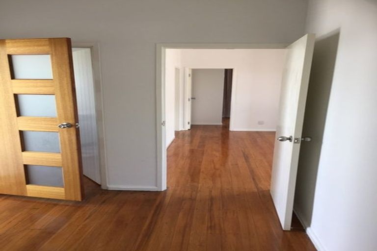 Photo of property in 3155 Great North Road, New Lynn, Auckland, 0600