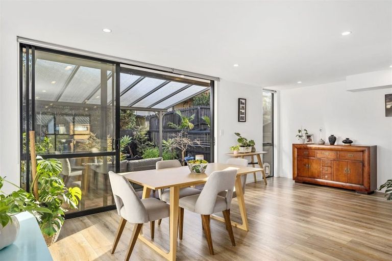 Photo of property in 42 Seafarer Crescent, Stanmore Bay, Whangaparaoa, 0932