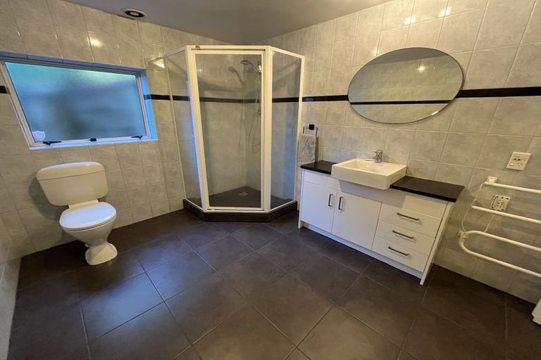 Photo of property in 2/288 Sunset Road, Windsor Park, Auckland, 0632