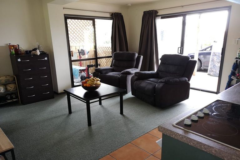 Photo of property in 136 West Harbour Drive, West Harbour, Auckland, 0618