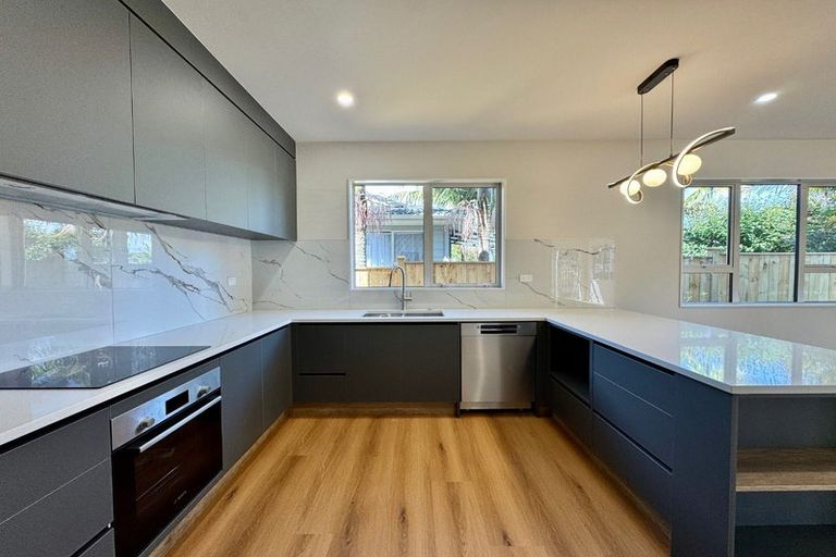 Photo of property in 118 Pigeon Mountain Road, Half Moon Bay, Auckland, 2012
