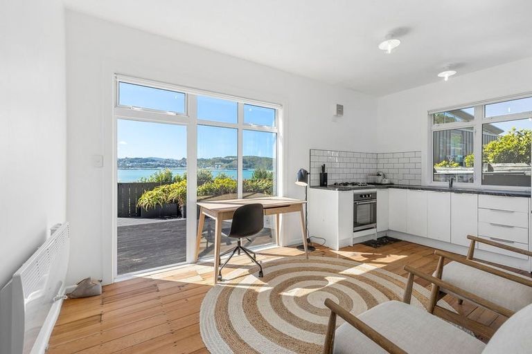 Photo of property in 277 Queens Drive, Lyall Bay, Wellington, 6022