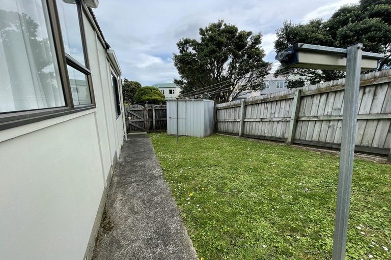 Photo of property in 152 Akaroa Drive, Maupuia, Wellington, 6022