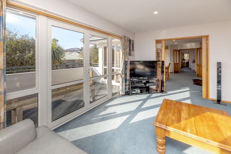 Photo of property in 6 Somerton Rise, Westmorland, Christchurch, 8025