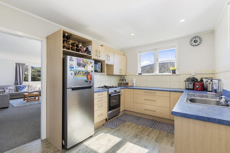 Photo of property in 93 Taylor Terrace, Tawa, Wellington, 5028