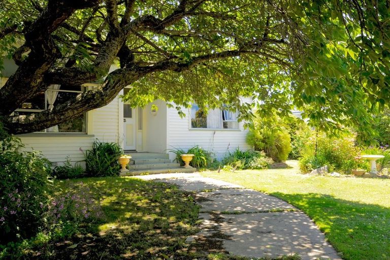 Photo of property in 30 Rhodes Street, Waimate, 7924