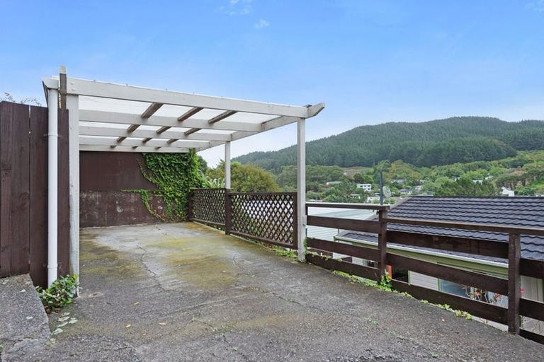 Photo of property in 15b Florio Terrace, Tawa, Wellington, 5028