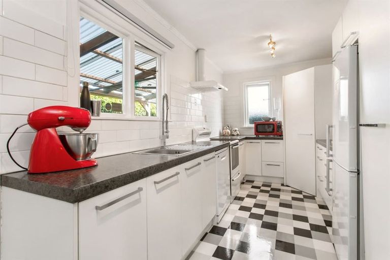 Photo of property in 72 Harrow Street, Phillipstown, Christchurch, 8011