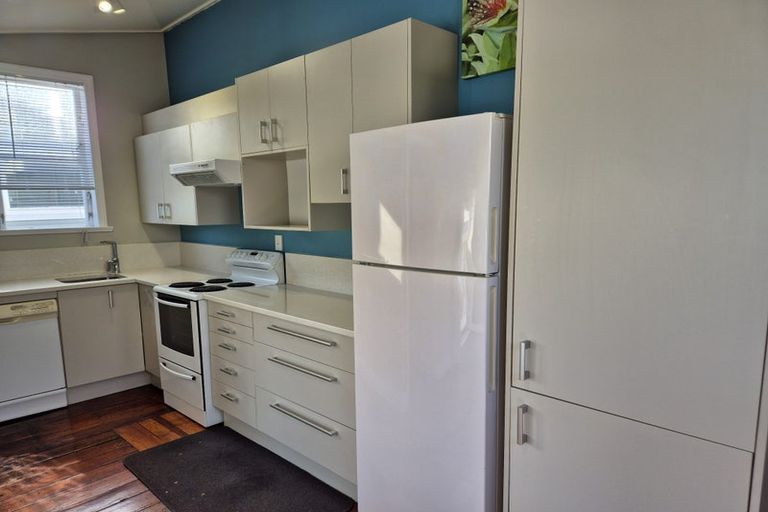 Photo of property in 7 Herald Terrace, Berhampore, Wellington, 6023