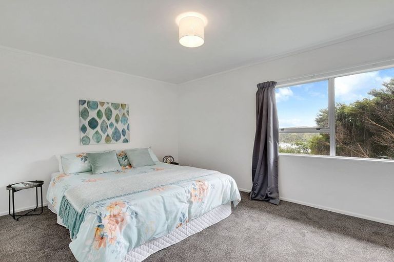 Photo of property in 10 Kahu Road, Paremata, Porirua, 5024