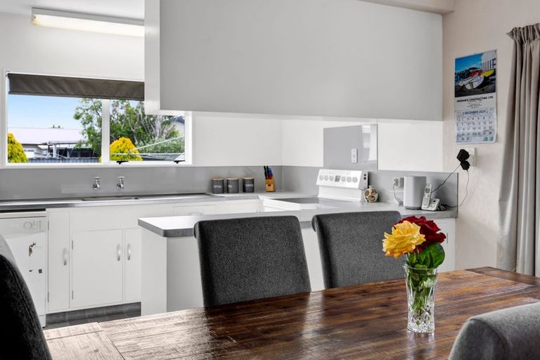 Photo of property in 18 Kamahi Avenue, Hawera, 4610