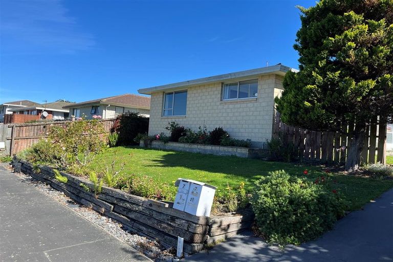 Photo of property in 1/7 James Condon Place, Redwood, Christchurch, 8051