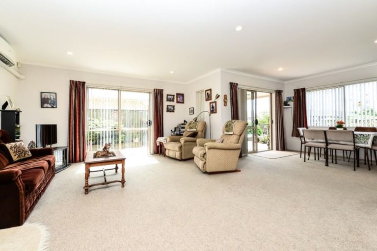 Photo of property in 2 Shrule Place, Huntington, Hamilton, 3210