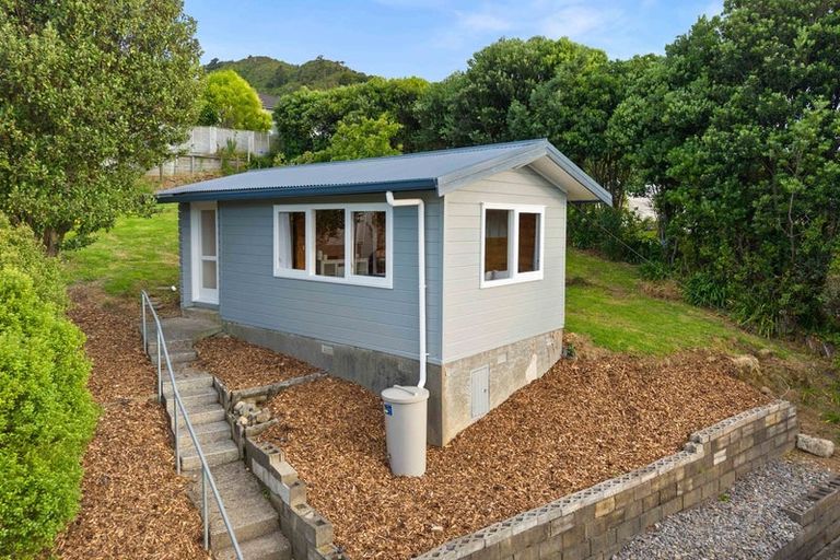 Photo of property in 27 Kotare Street, Waikanae, 5036