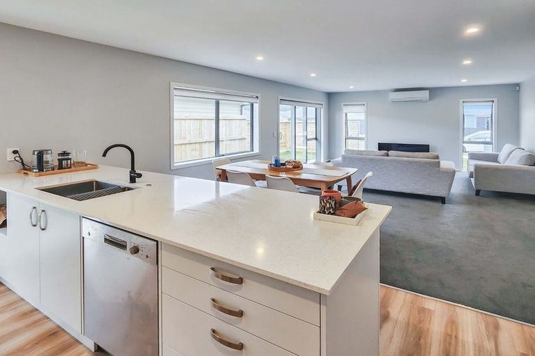 Photo of property in 10 Te Ara O Roimata, Wainuiomata, Lower Hutt, 5014