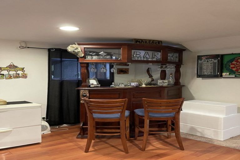 Photo of property in 48 Kingsclere Place, Goodwood Heights, Auckland, 2105