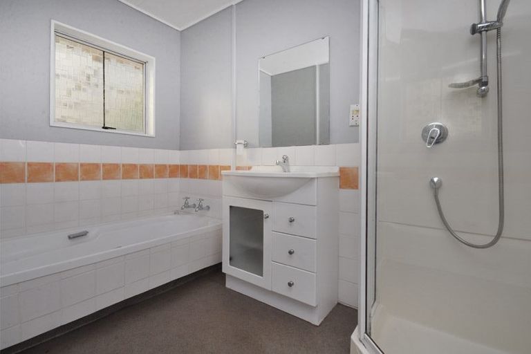 Photo of property in 81 Kemp Road, Massey, Auckland, 0614