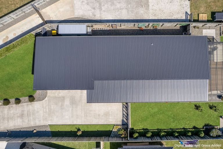 Photo of property in 8 Ash Close, Levin, 5510