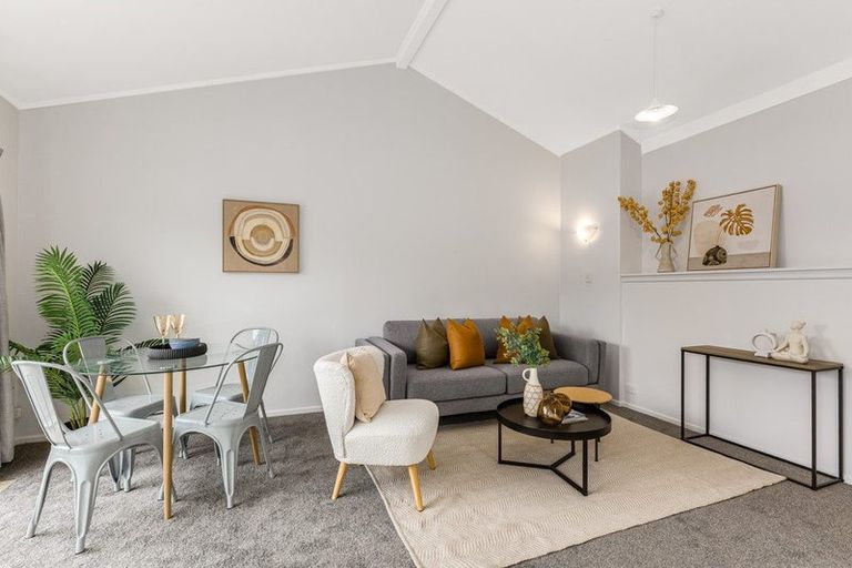 Photo of property in 9/124 Redwood Avenue, Tawa, Wellington, 5028