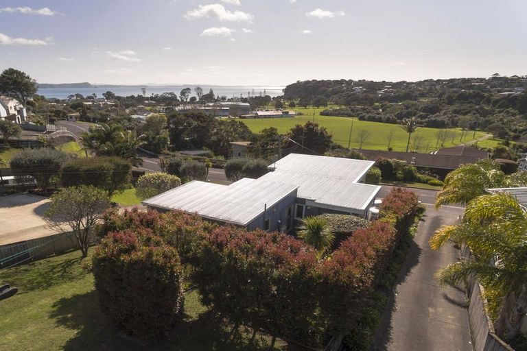 Photo of property in 13 Rimu Road, Stanmore Bay, Whangaparaoa, 0932