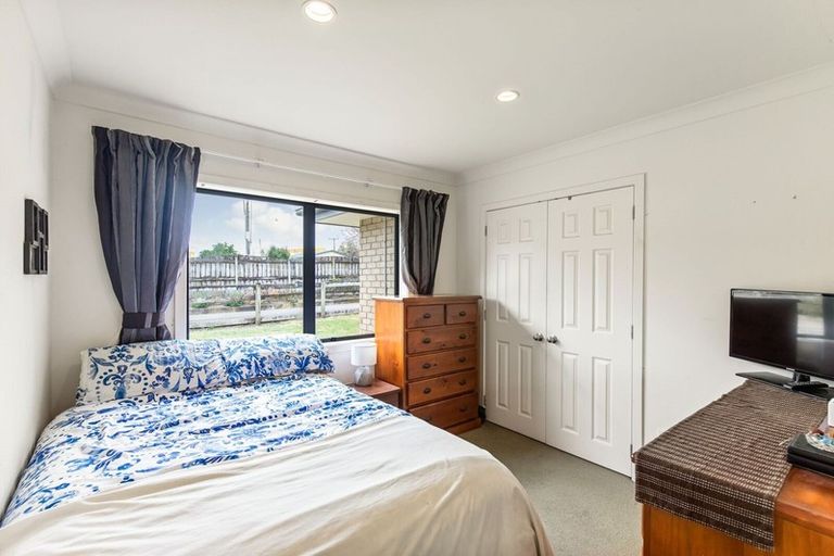 Photo of property in 94 Collingwood Road, Waiuku, 2123