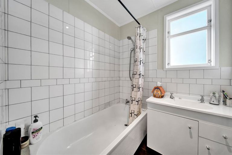 Photo of property in 58 Murray Avenue, Hawera, 4610