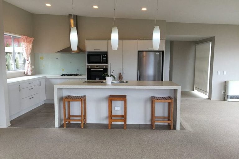 Photo of property in 23 Tamworth Crescent, Newlands, Wellington, 6037