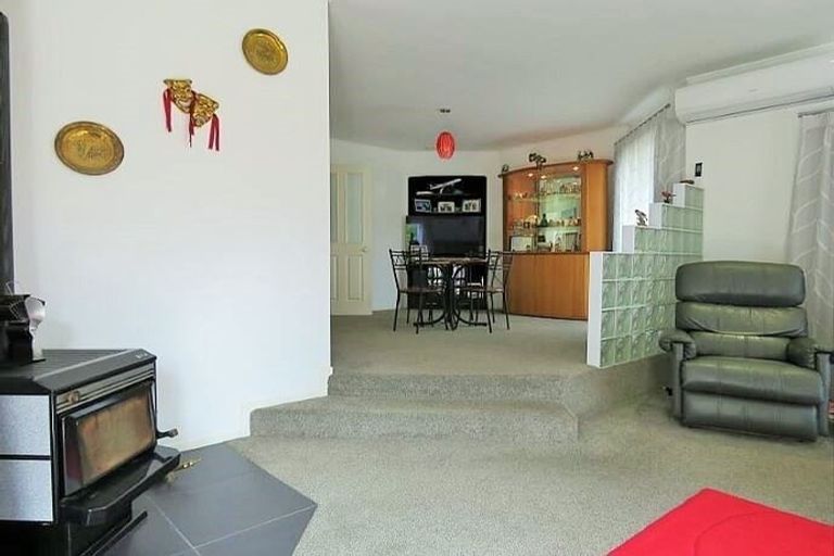 Photo of property in 327 Kaipara Road, Papakura, 2582